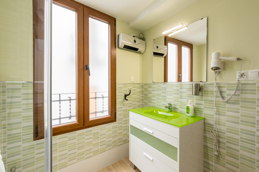 Apartamentos Puerta Nueva Granada Luaran gambar